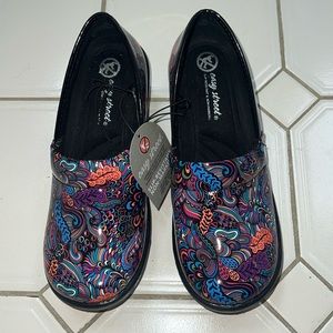 NWT - slip resistant shoe